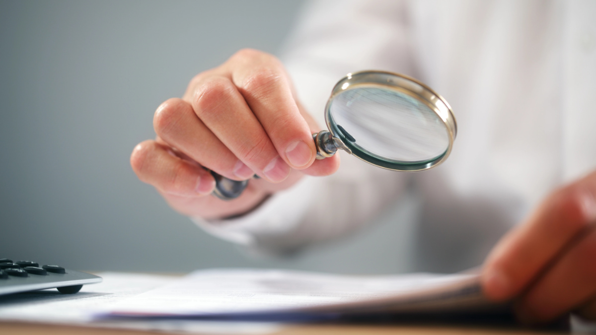 Analiza regulaminów promocji bankowych - kluczowe pułapki i warunki