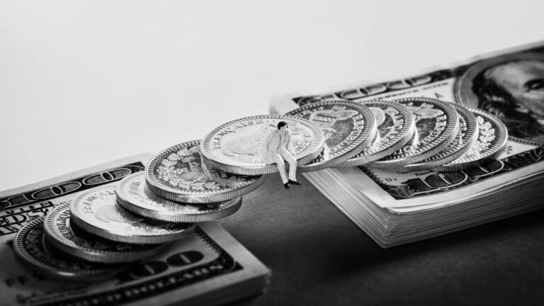 Jak zrobić przelew do USA? Uważaj na te 3 kruczki, aby nie stracić setek złotych